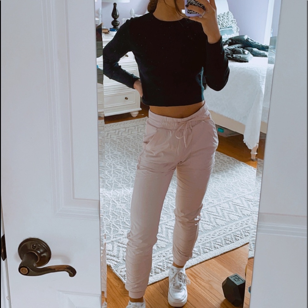 PINK LULULEMON JOGGERS